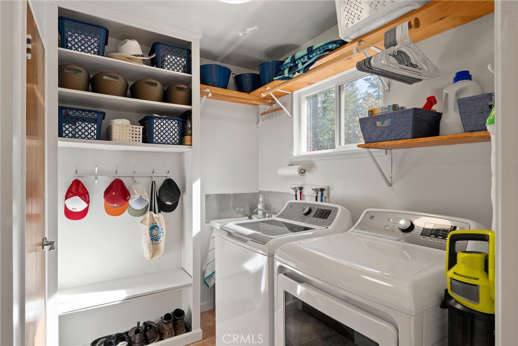 16298 Forest Ranch Road Forest Ranch, CA 95942 - Photo 27 of 67 a utility room with dryer and washer