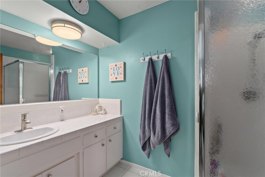 16298 Forest Ranch Road Forest Ranch, CA 95942 - Photo 40 of 67 a bathroom with a sink and a mirror