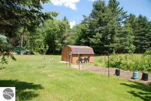 17274 Wallin Road Thompsonville, MI 49683 - Photo 35 of 39 1747996-34.JPG