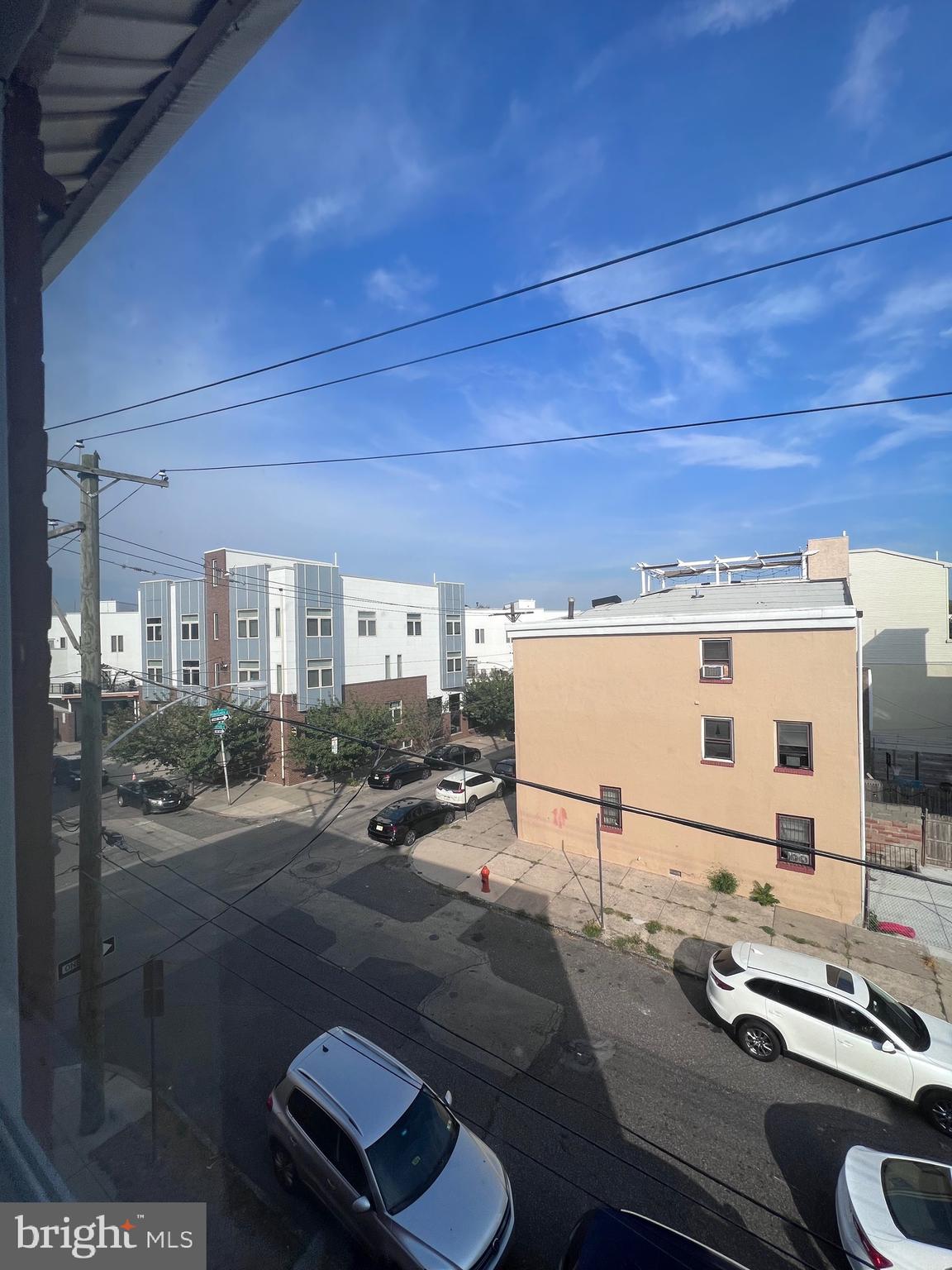 861 Perkiomen Street Philadelphia, PA 19130 - Photo 26 of 35 a room with furniture and view of a mirror