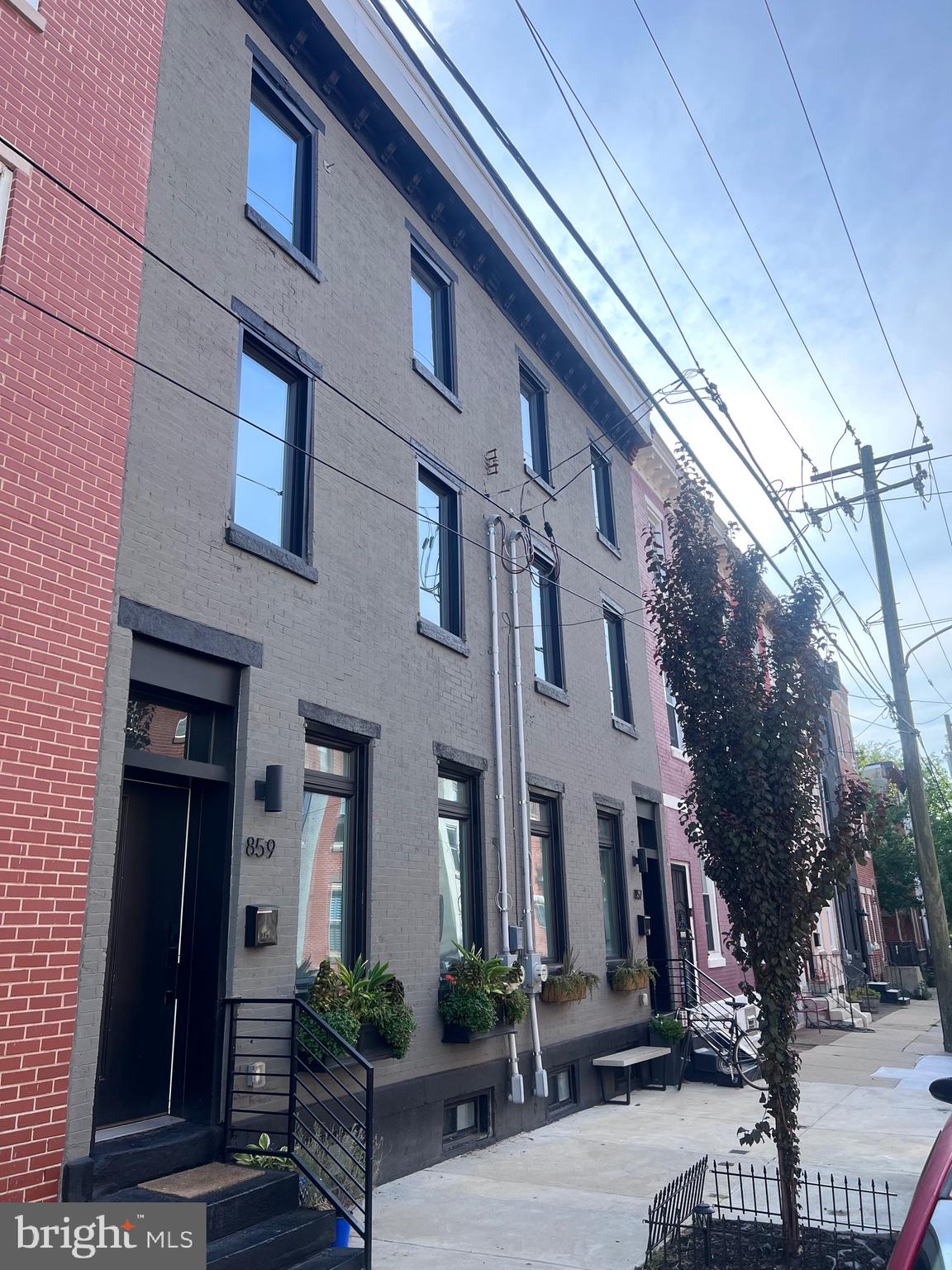 861 Perkiomen Street Philadelphia, PA 19130 - Photo 33 of 35 a front view of a building with street view