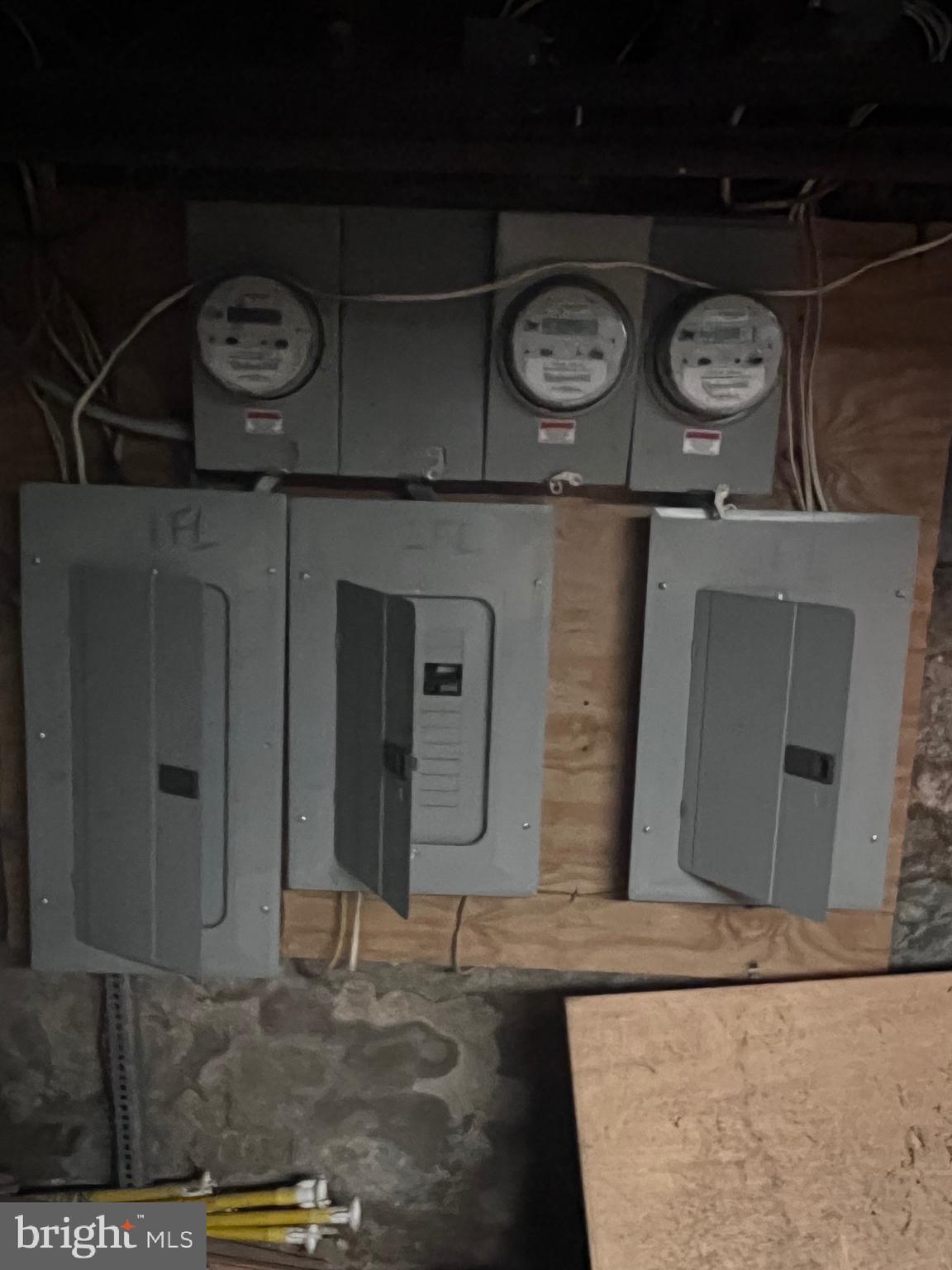 861 Perkiomen Street Philadelphia, PA 19130 - Photo 34 of 35 a view of a hallway with elevator