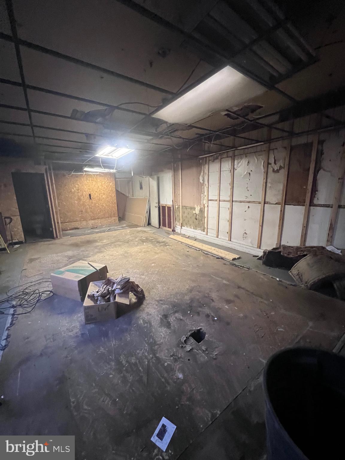 861 Perkiomen Street Philadelphia, PA 19130 - Photo 8 of 35 a view of a livingroom with a kitchen