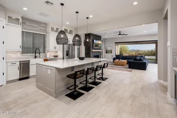 $6,550 | 6615 East Libby Street, Phoenix, AZ 85054