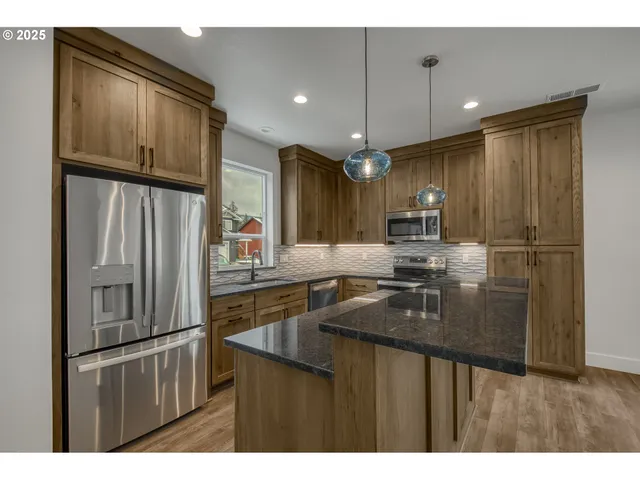 $499,499 | 1099 Windsong Drive, Cascade Locks, OR 97014