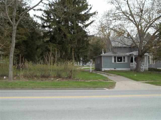 3862 Rockingham Road Davenport, IA 52802 - Photo 1 of 4 Gallery Image 1