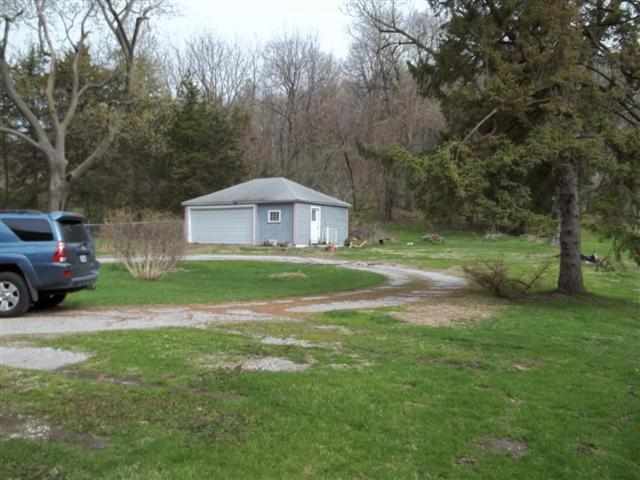 3862 Rockingham Road Davenport, IA 52802 - Photo 4 of 4 Gallery Image 4