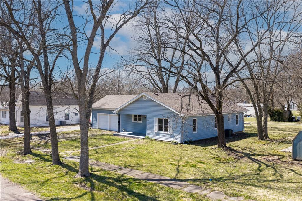 304 Chestnut Street La Monte, MO 65337 - Photo 1 of 64