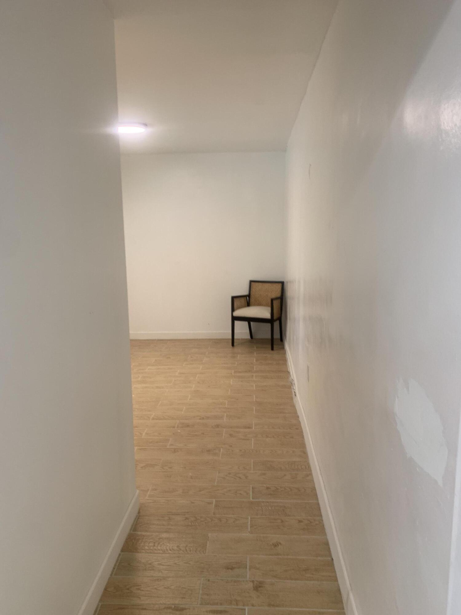 22576 Southwest 64th Way Boca Raton, FL 33428 - Photo 5 of 10 Hallway