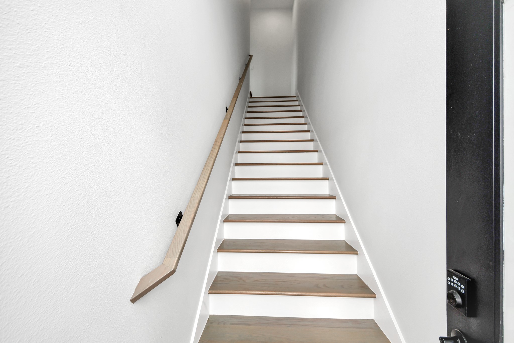 8114 Double Avenue, Unit B Houston, TX 77088 - Photo 15 of 34 a view of entryway