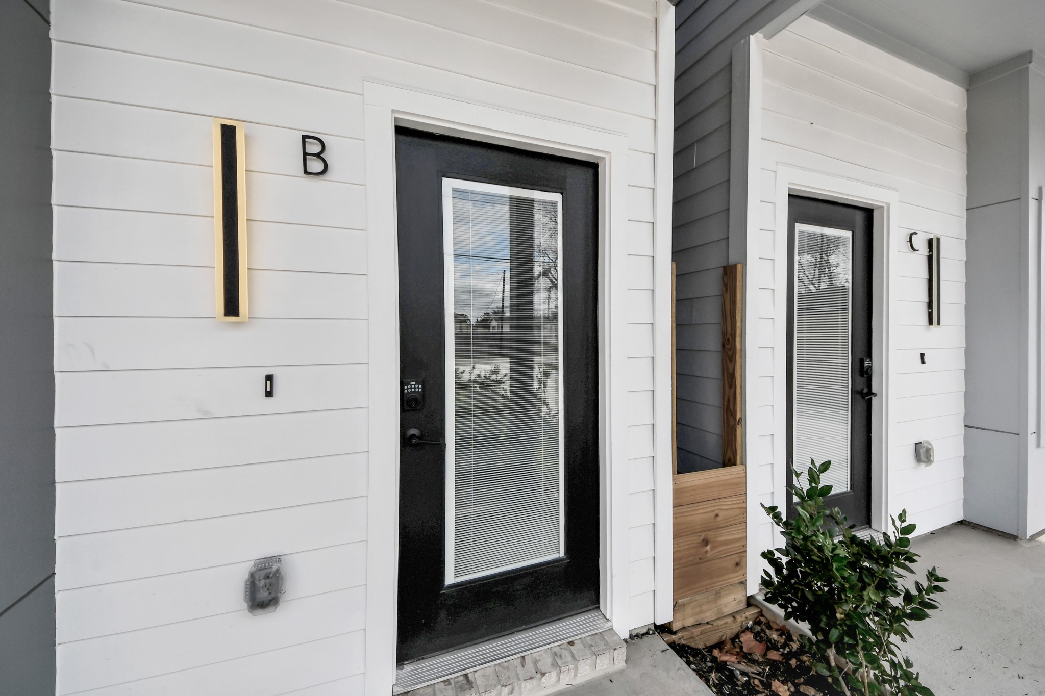 8114 Double Avenue, Unit B Houston, TX 77088 - Photo 24 of 34 a view of a door and chair front of house