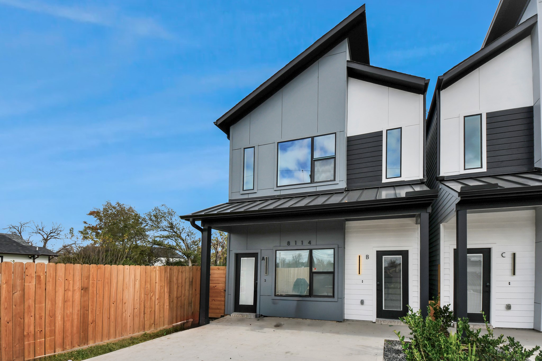 8114 Double Avenue, Unit B Houston, TX 77088 - Photo 31 of 34 a house view with a outdoor space