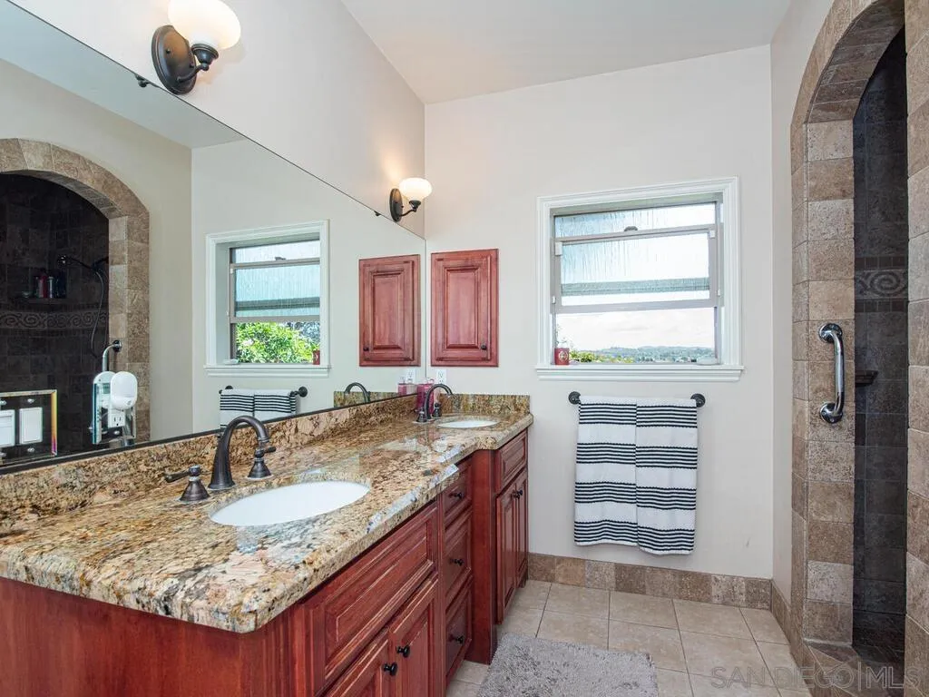 176 Ransom Hill Lane Ramona, CA 92065 - Photo 15 of 39 Primary Bath/Spa