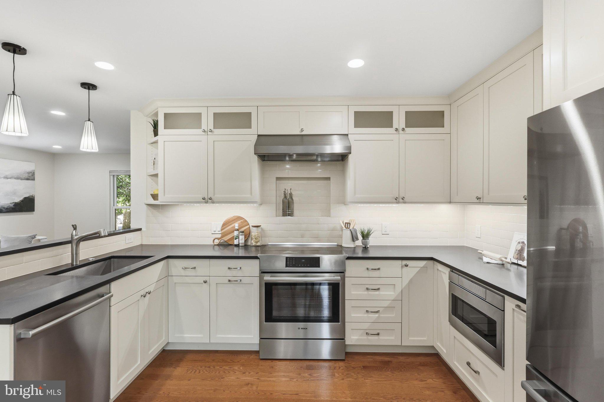 10811 Midsummer Drive Reston, VA 20191 - Photo 10 of 46 Ample counter space