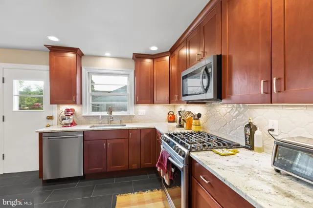 $2,650 | 1424 Brent Street, Fredericksburg, VA 22401