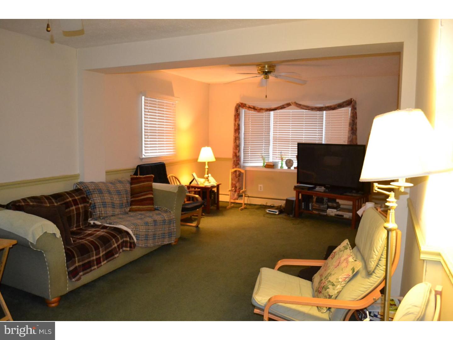 9310 Cloverly Road Philadelphia, PA 19114 - Photo 12 of 23 Living Room