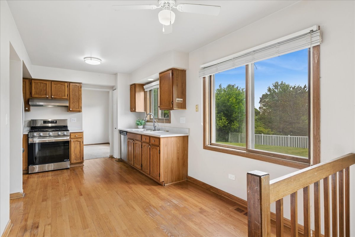 1436 Bridgedale Road Crystal Lake, IL 60014 - Photo 7 of 34