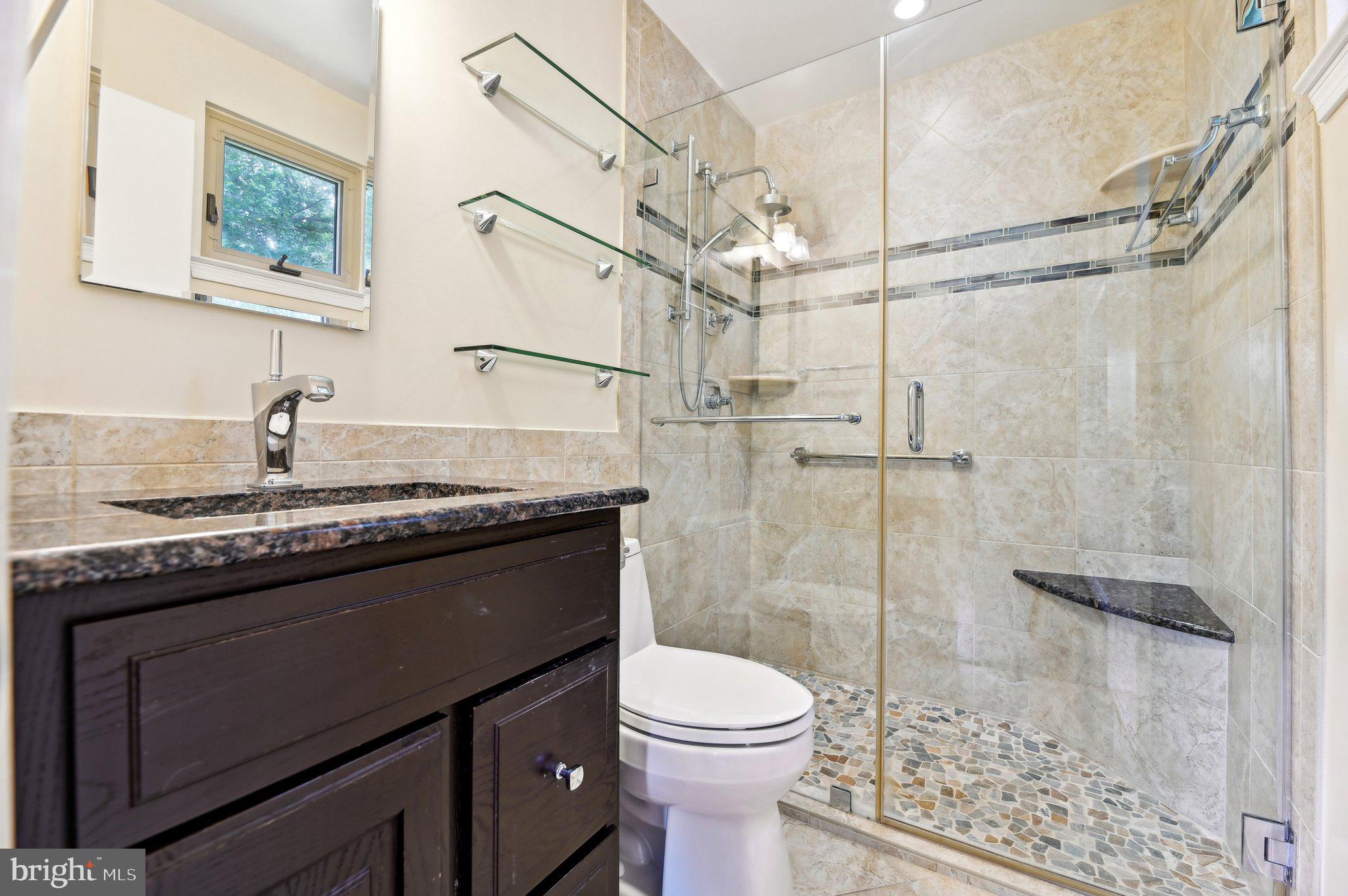 10176 Wavell Road Fairfax, VA 22032 - Photo 18 of 42 Primary Bath