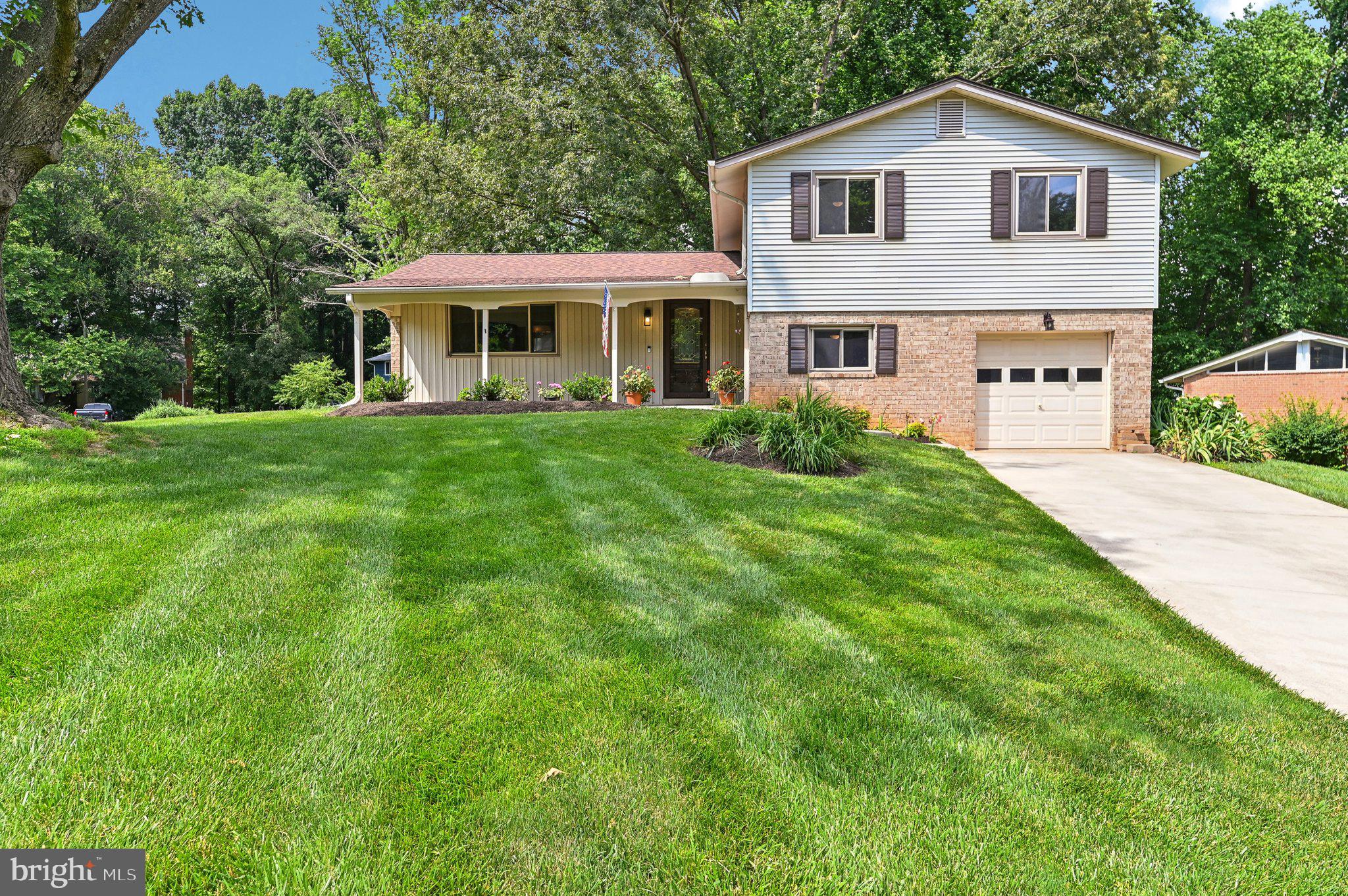 10176 Wavell Road Fairfax, VA 22032 - Photo 26 of 42 Front View from Street