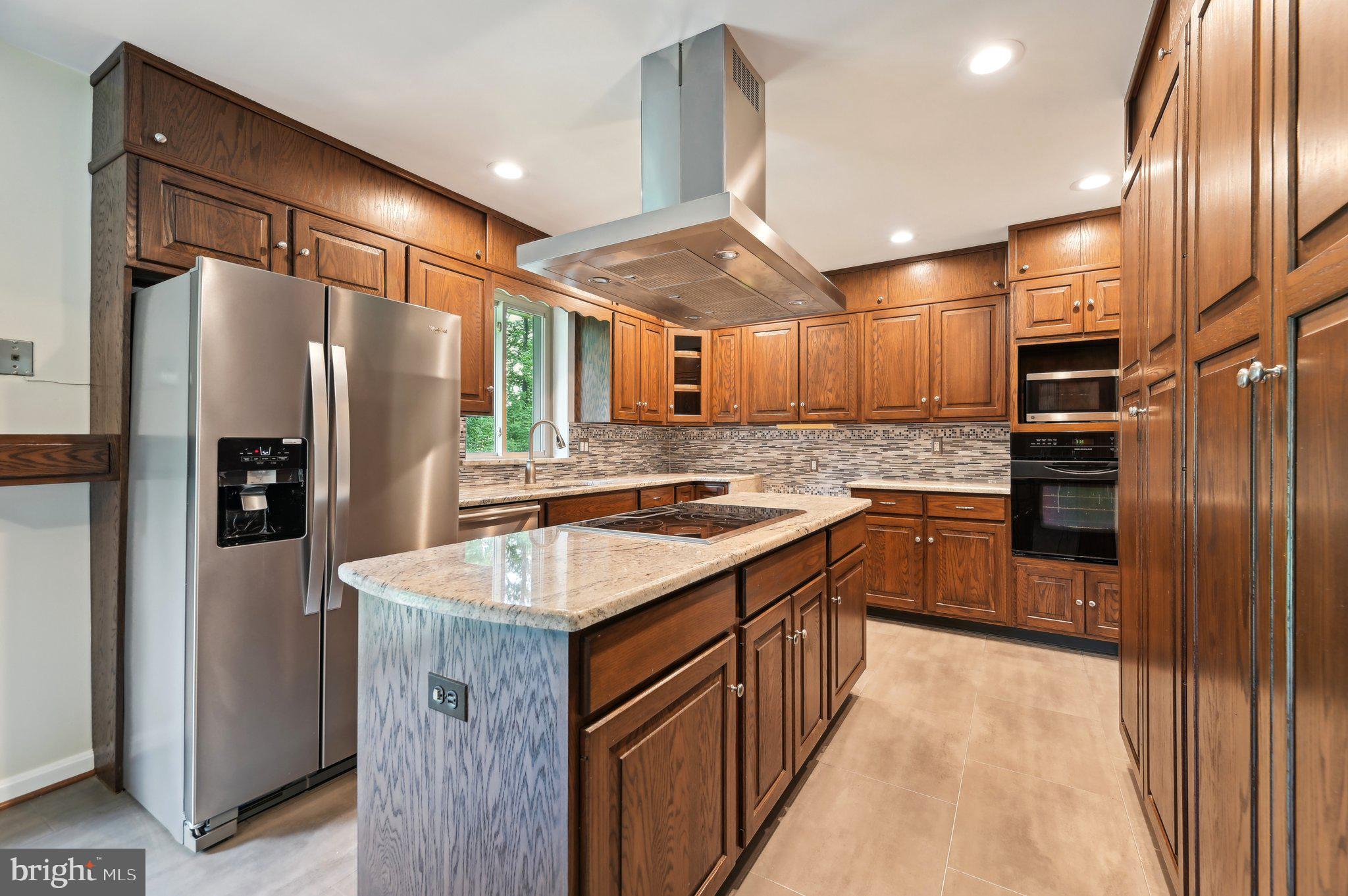 10176 Wavell Road Fairfax, VA 22032 - Photo 3 of 42 Kitchen with lots of cabinet storage