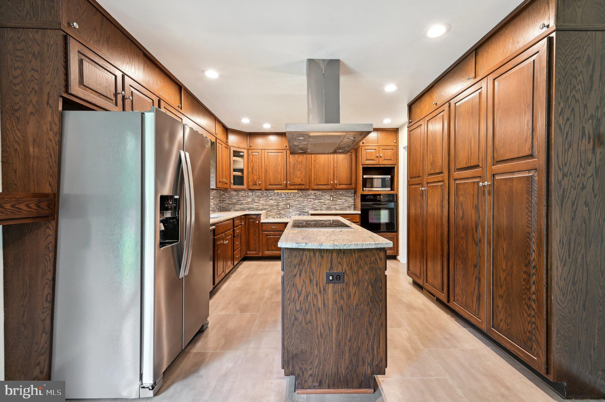 10176 Wavell Road Fairfax, VA 22032 - Photo 7 of 42 Kitchen with View from DR