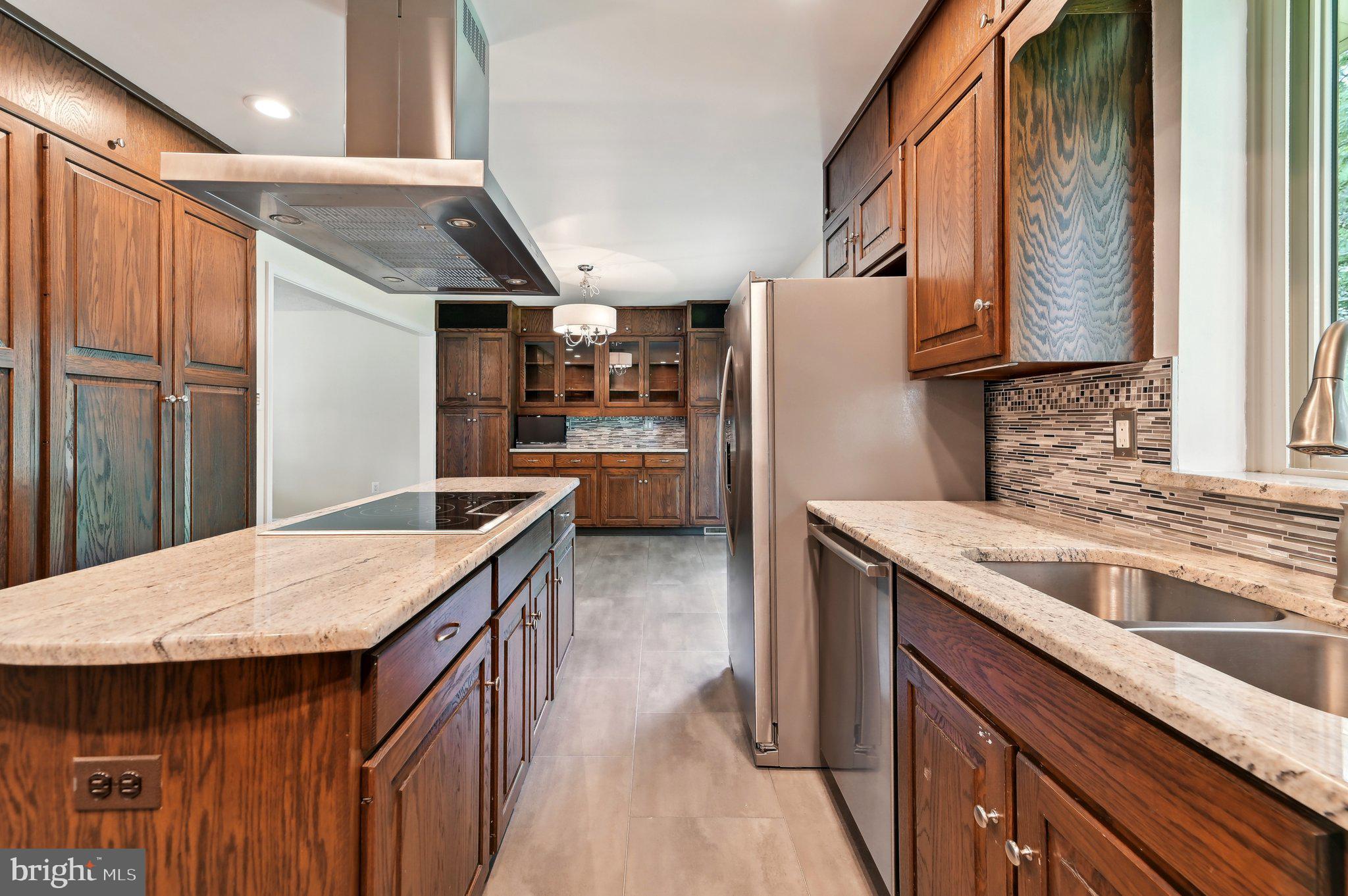 10176 Wavell Road Fairfax, VA 22032 - Photo 8 of 42 Kitchen View into DR