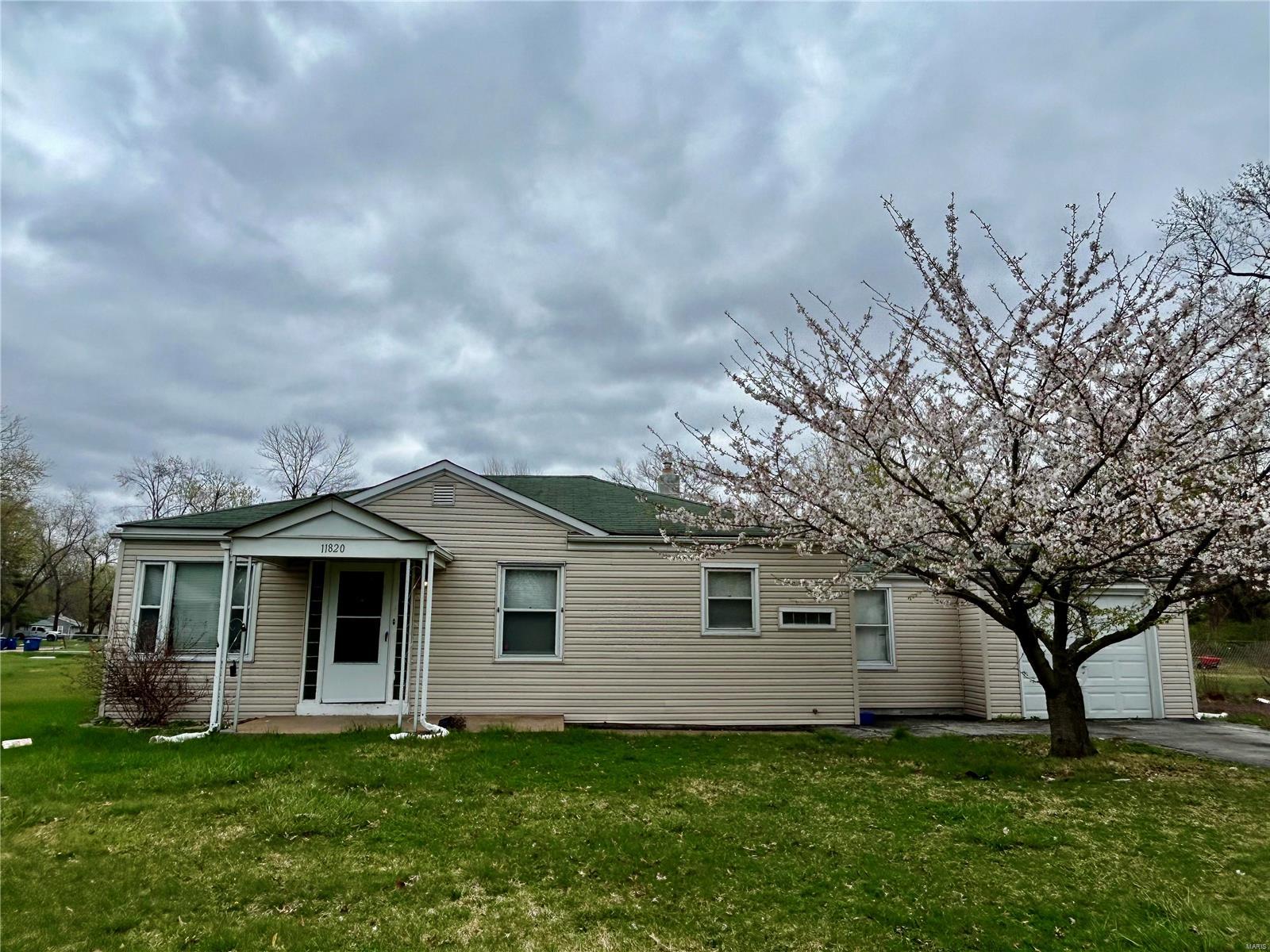 11820 Larimore Road St. Louis, MO 63138 - Photo 2 of 13