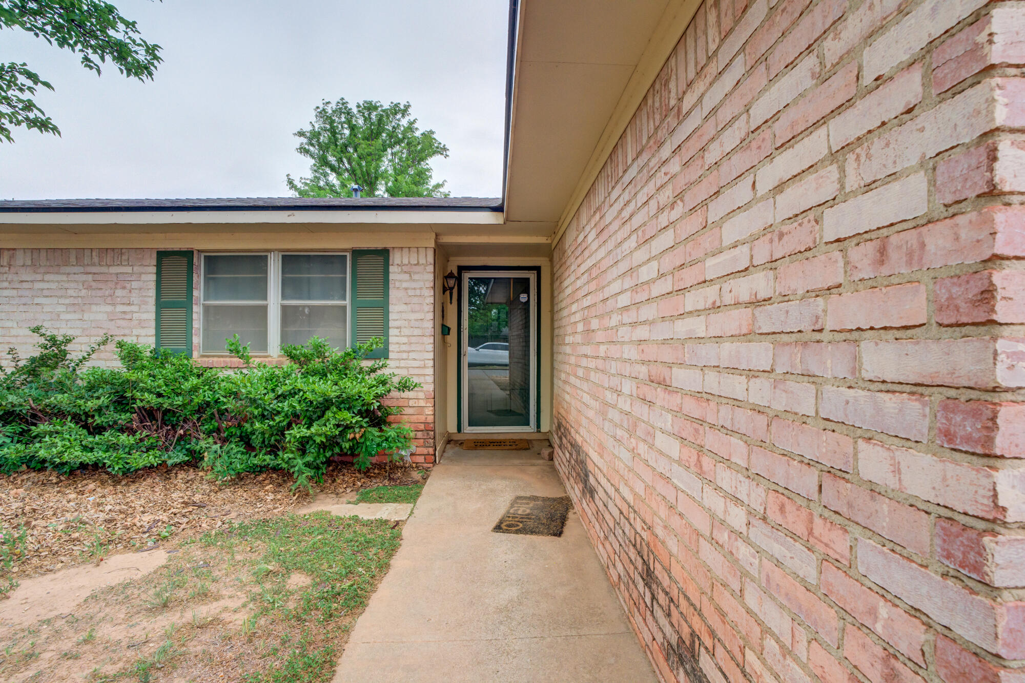 4802 53rd Street Lubbock, TX 79414 - Photo 8 of 31 a front view of a house with garden