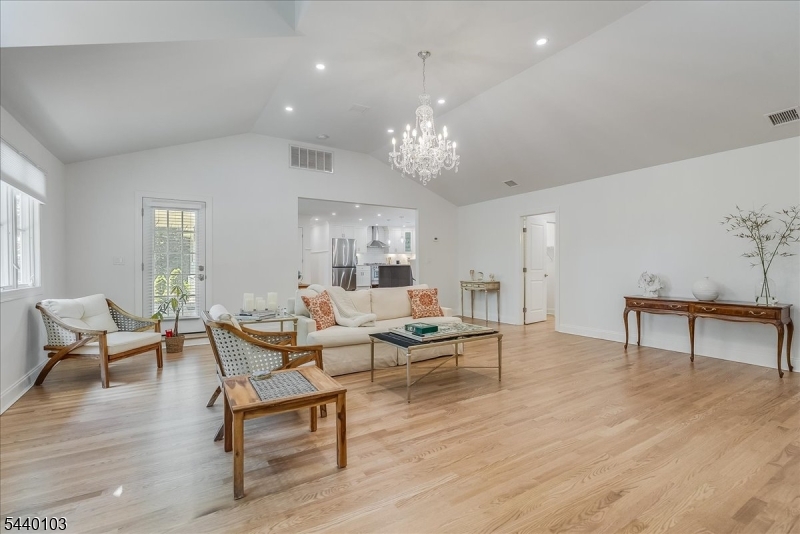 8 Sheeprock Road Kinnelon, NJ 07405 - Photo 5 of 47