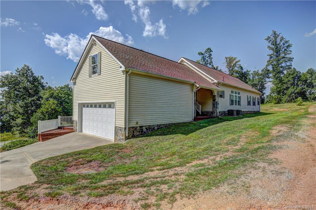 1959 Hubbard Road Hickory, NC 28601 - Photo 4 of 35 Gallery Image 4