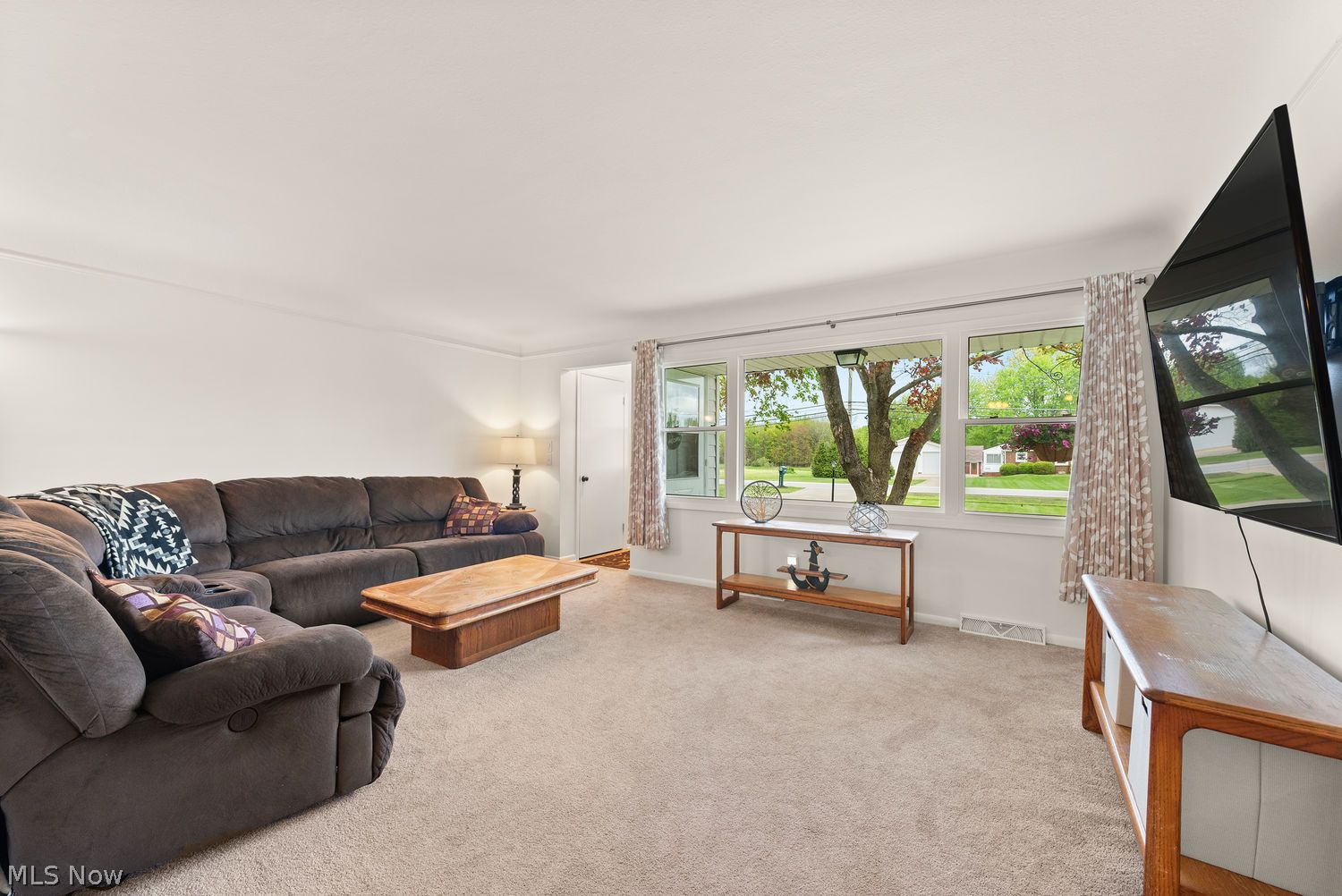 13297 Whitney Road Strongsville, OH 44136 - Photo 4 of 33 Gallery Image 4