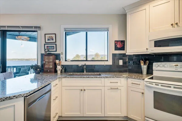 $575,000 | 75 Woodbridge Circle, Unit 1114, Moneta, VA 24121