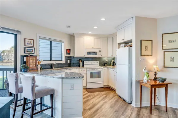 $575,000 | 75 Woodbridge Circle, Unit 1114, Moneta, VA 24121