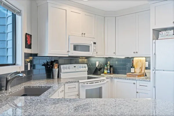 $575,000 | 75 Woodbridge Circle, Unit 1114, Moneta, VA 24121