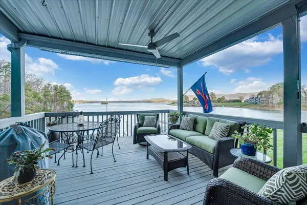 $575,000 | 75 Woodbridge Circle, Unit 1114, Moneta, VA 24121