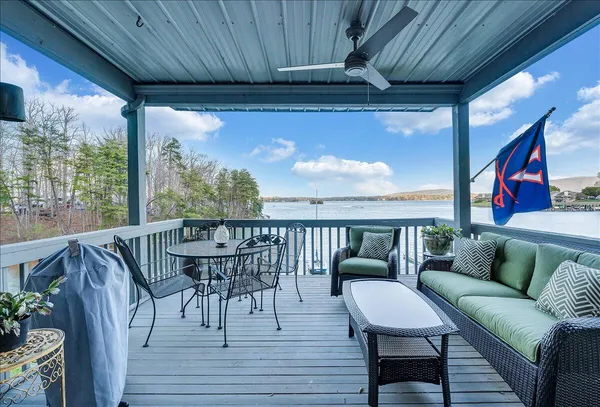 $575,000 | 75 Woodbridge Circle, Unit 1114, Moneta, VA 24121