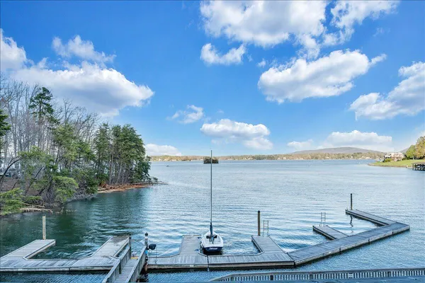 $575,000 | 75 Woodbridge Circle, Unit 1114, Moneta, VA 24121