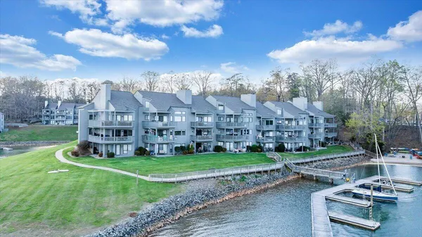 $575,000 | 75 Woodbridge Circle, Unit 1114, Moneta, VA 24121