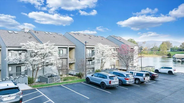 $575,000 | 75 Woodbridge Circle, Unit 1114, Moneta, VA 24121