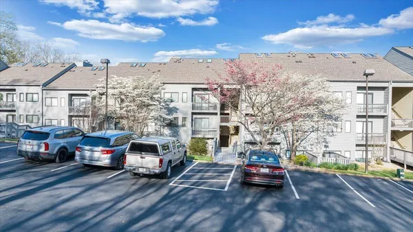 $575,000 | 75 Woodbridge Circle, Unit 1114, Moneta, VA 24121