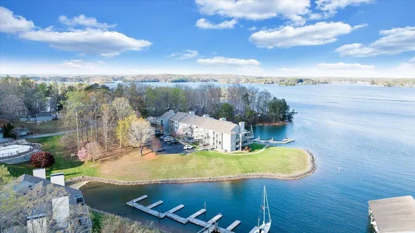 $575,000 | 75 Woodbridge Circle, Unit 1114, Moneta, VA 24121