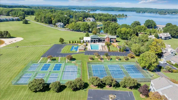 $575,000 | 75 Woodbridge Circle, Unit 1114, Moneta, VA 24121