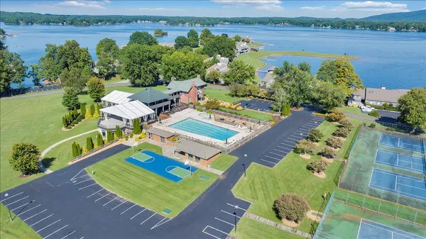 $575,000 | 75 Woodbridge Circle, Unit 1114, Moneta, VA 24121