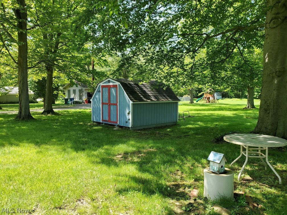 48592 Russia Road Amherst, OH 44001 - Photo 10 of 11 Gallery Image 10