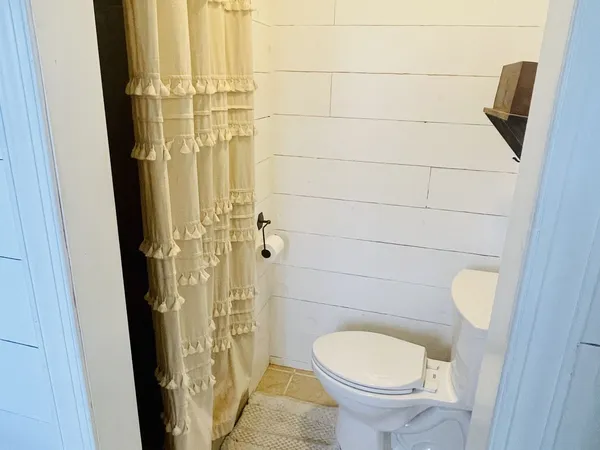a bathroom with a toilet and a shower
