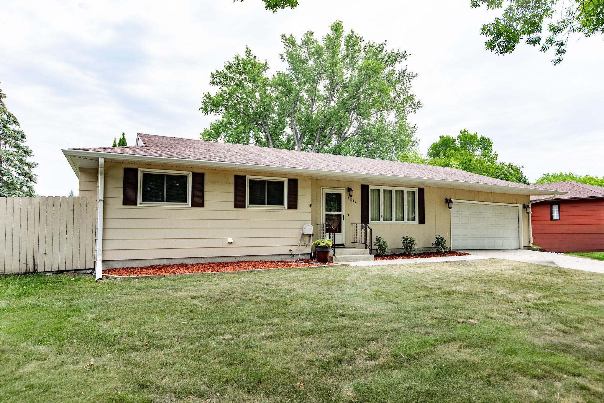 2544 Arrowhead Road South Fargo, ND 58103 - Photo 1 of 53 Gallery Image 1