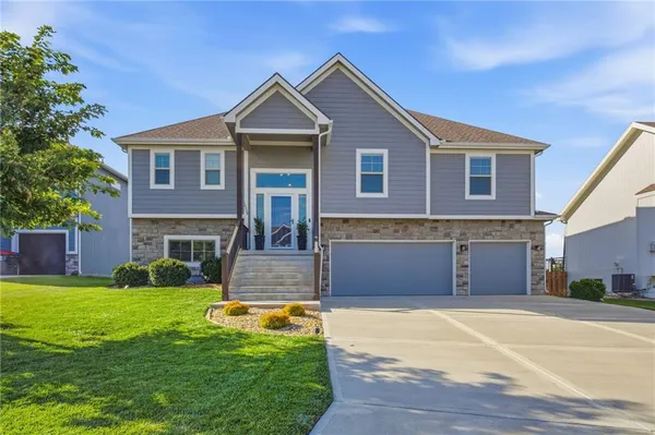 $455,000 | 16029 Glenview Street, Basehor, KS 66007