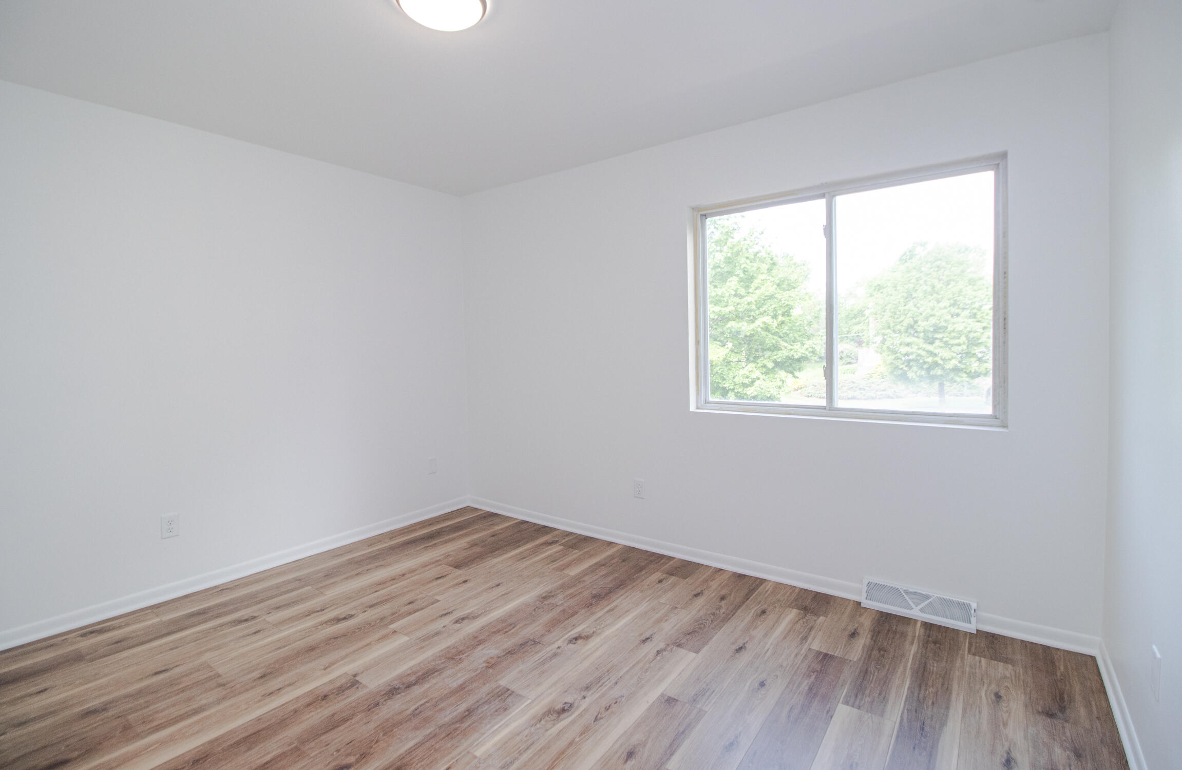 1410 South River Road New Berlin, WI 53151 - Photo 19 of 41 Bedroom 1