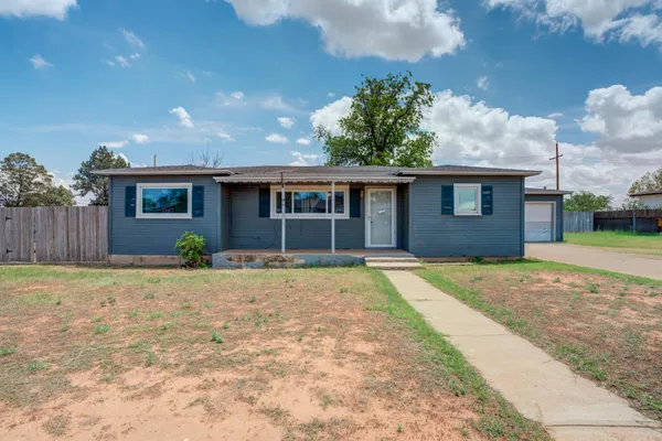$195,000 | 415 6th Street, Wolfforth, TX 79382