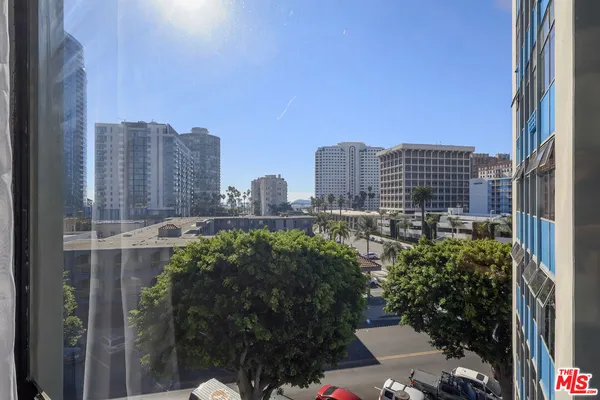 $2,100 | 100 Atlantic Avenue, Unit 516, Long Beach, CA 90802